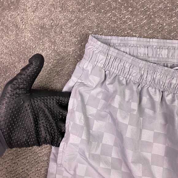 Umbro Checkered Shorts Men's Large Silver Gray Soccer Running Gym - Picture 4 of 12